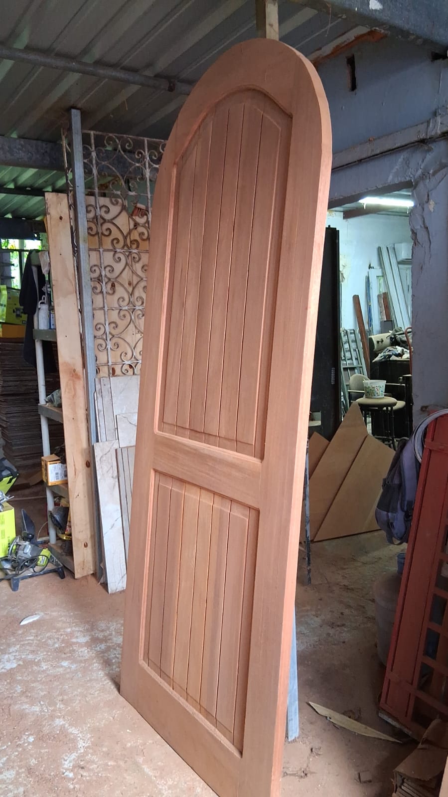 Puerta arqueada sin terminar