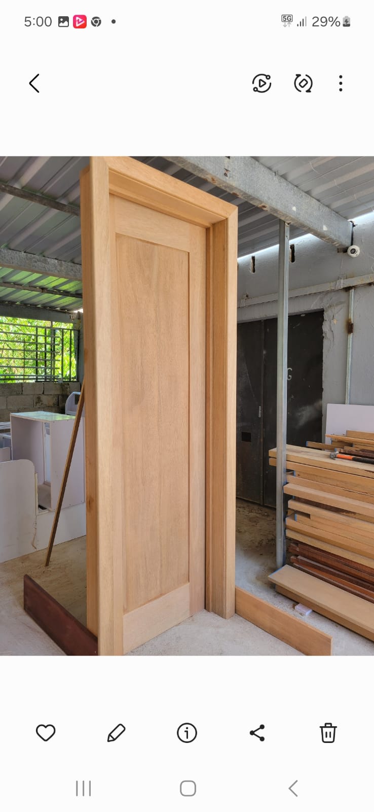 Puerta natural en taller